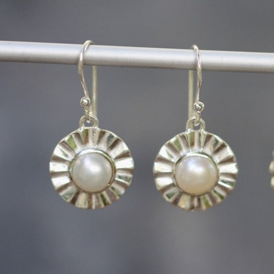 tiffin in silver with pearl