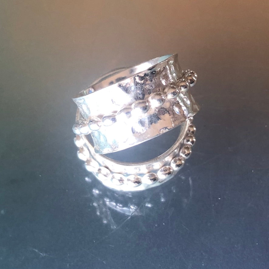 Spinning Ball Band Ring