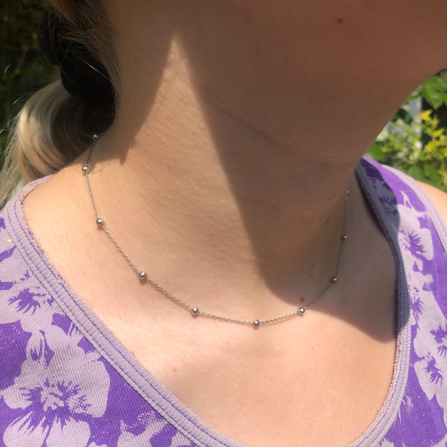 Ball and Chain short necklace with chain and small balls in silver