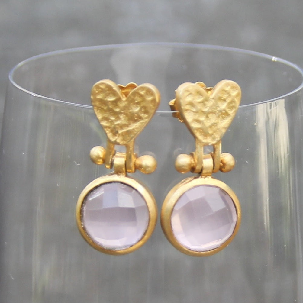 Beaten Heart earring in gold