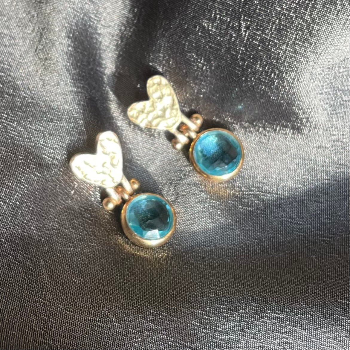 Beaten Heart earring in gold