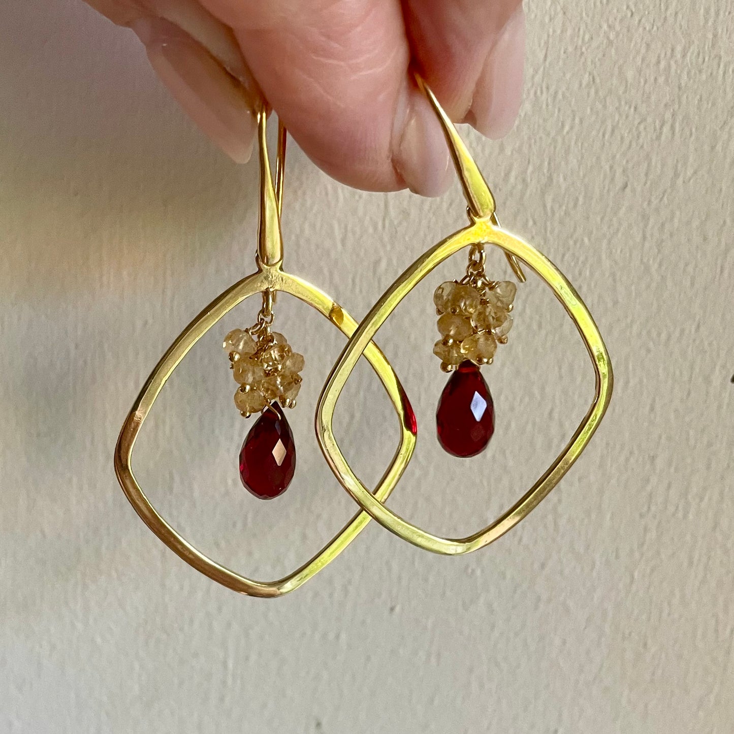 Susan - Hoop Earrings