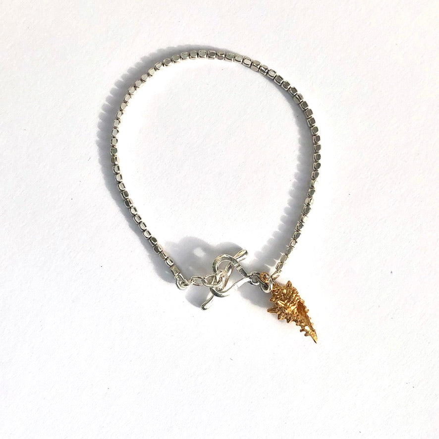 Seed bracelet with a shell charm