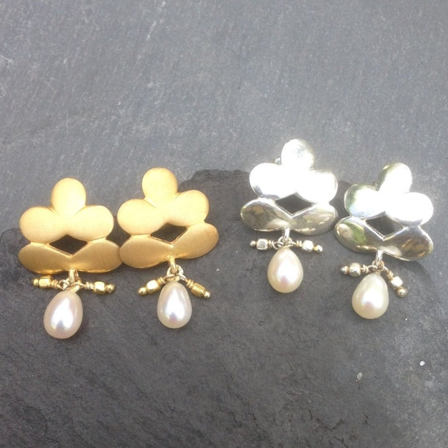 flower or leaf shaped stud earring with a fresh water pearl drop